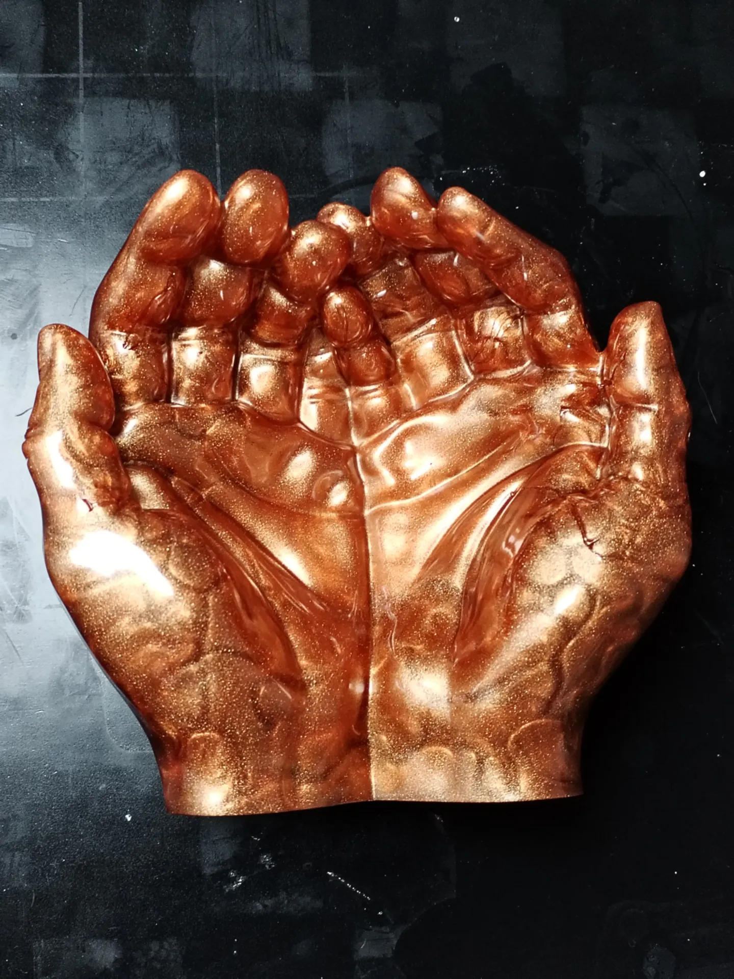 Mains en résine